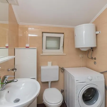Memunic - One Bedroom With Balcony And Sea View *