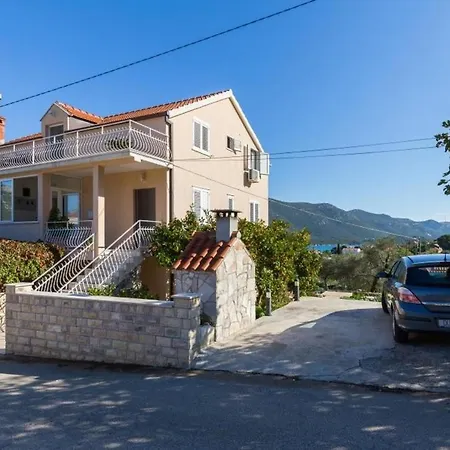 Memunic - One Bedroom With Balcony And Sea View